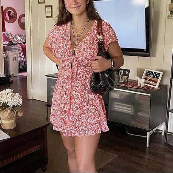 🎸✨BNWT TIE IN FRONT ROMPER!✨🎸✨SEXY AND SPICY✨🎸✨V-NECK✨🎸✨S, M, L AND XL✨🎸✨ - Picture 4 of 6